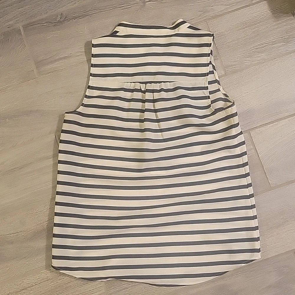 J Crew Factory Shirt Size 2 Sleeveless Navy Cream Striped 3/4 Button Mock Neck